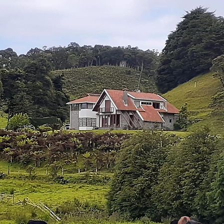 Chacara Com Wi-Fi, Churrasqueira E Lazer Em Cunha Exterior photo